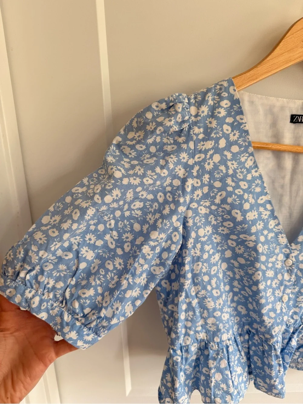 ZARA Light Blue Floral V-Neck Puff Sleeve Peplum Top